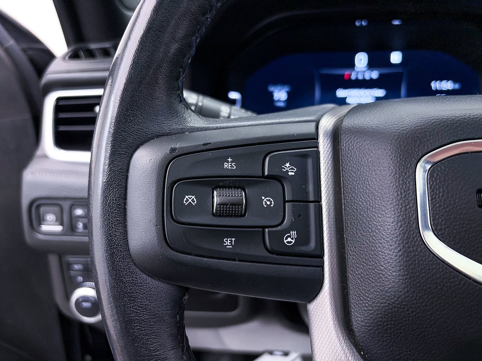 Used 2022 GMC Yukon Denali image 35