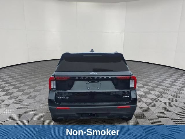 Used 2025 Ford Explorer Active AWD/4WD image 4
