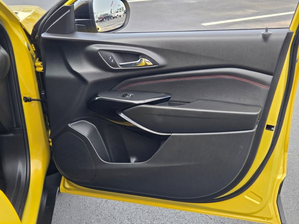 Used 2024 Chevrolet Trax RS w/ Sunroof Package image 5