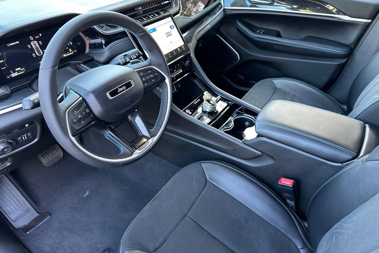 New 2023 Jeep Grand Cherokee Trailhawk AWD/4WD image 9