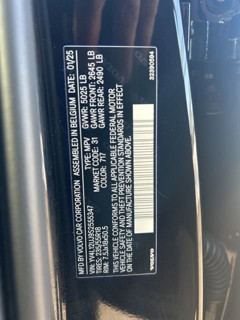 Certified 2025 Volvo XC40 B5 Core image 26