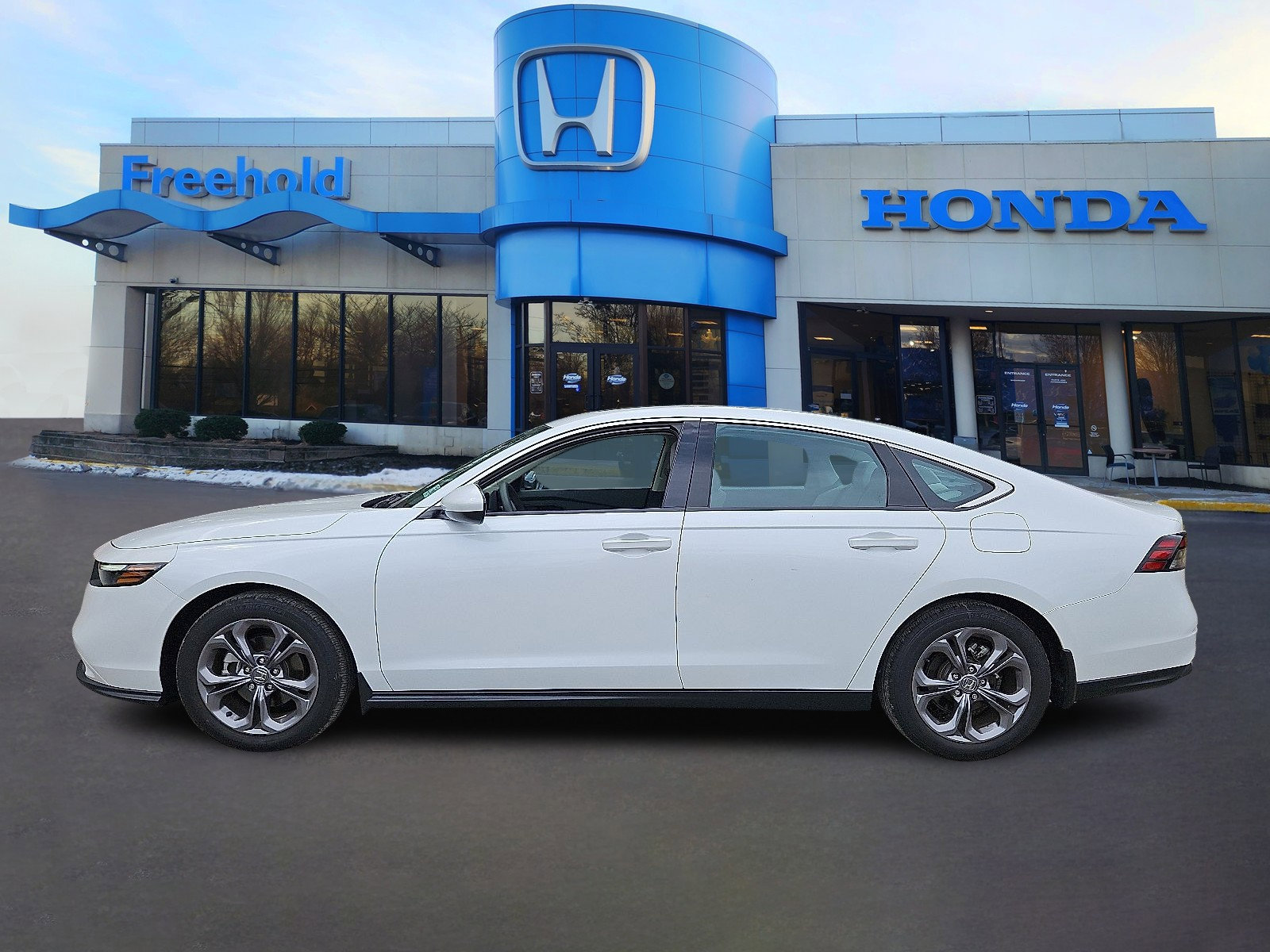 Used 2024 Honda Accord EX image 4