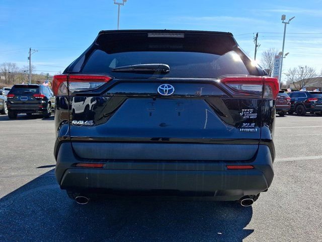 Used 2021 Toyota RAV4 XLE w/ Convenience Package image 7