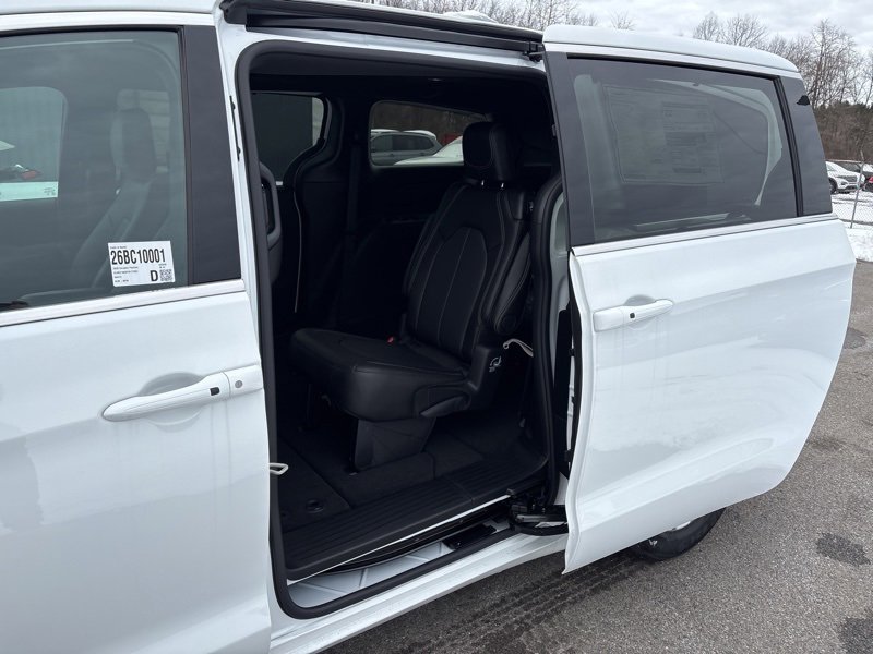 New 2026 Chrysler Pacifica Select image 11