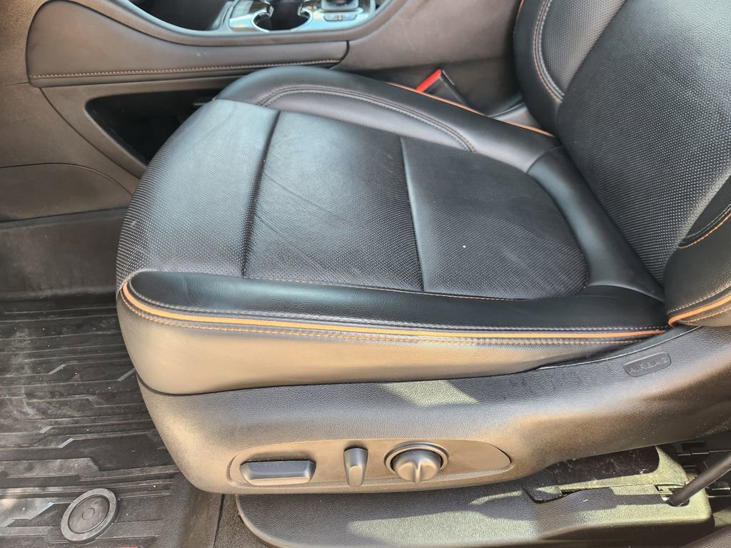 Used 2023 GMC Acadia AT4 w/ Technology Package image 24