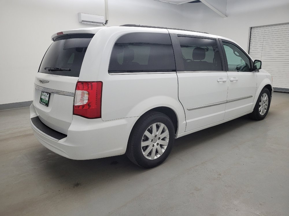 Used 2016 Chrysler Town & Country Touring FWD image 10