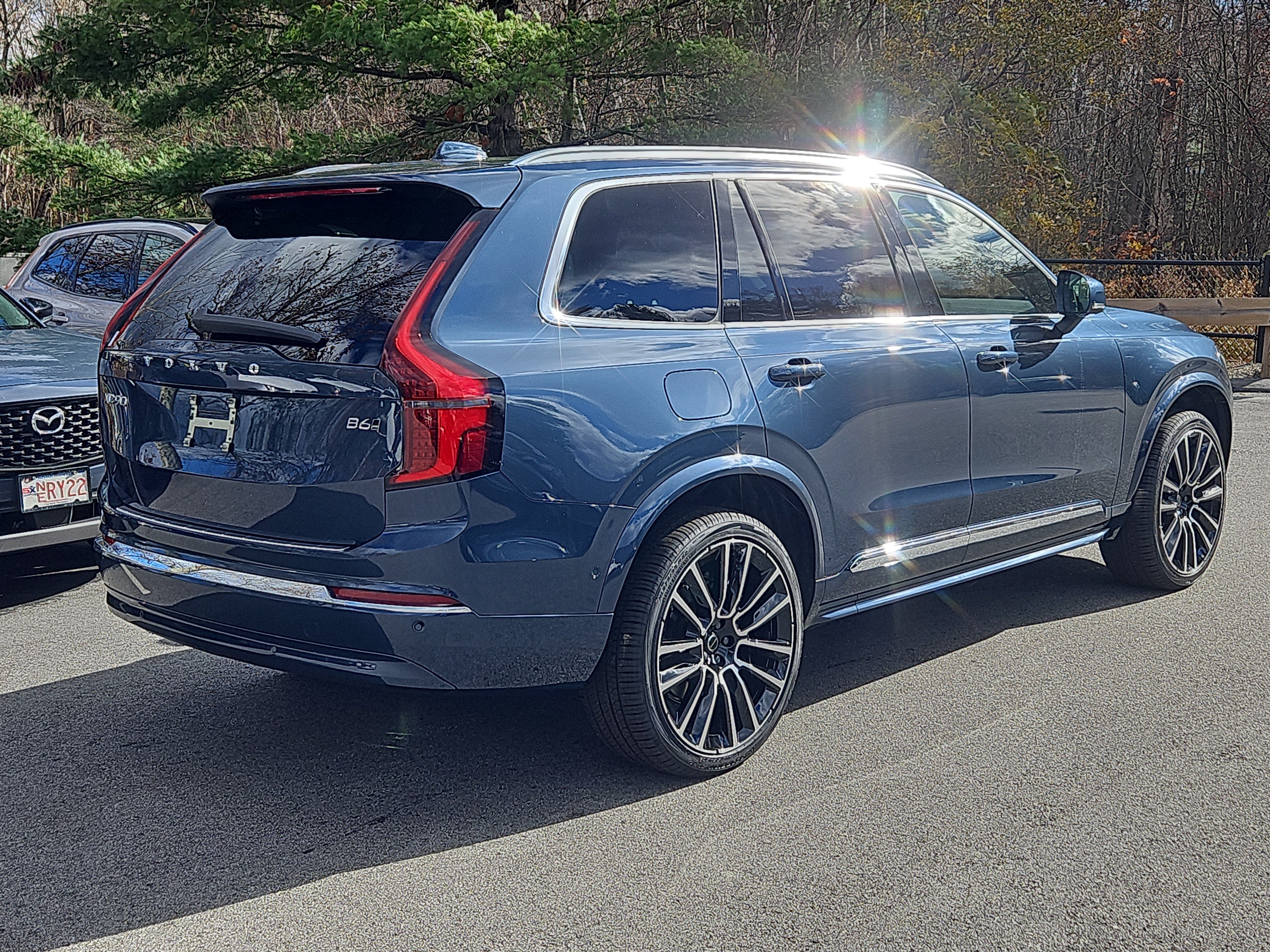 New 2026 Volvo XC90 B6 Plus w/ Protection Package Premier AWD/4WD image 2