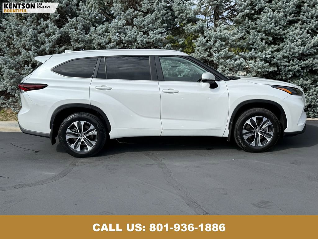 Used 2025 Toyota Highlander XLE image 10
