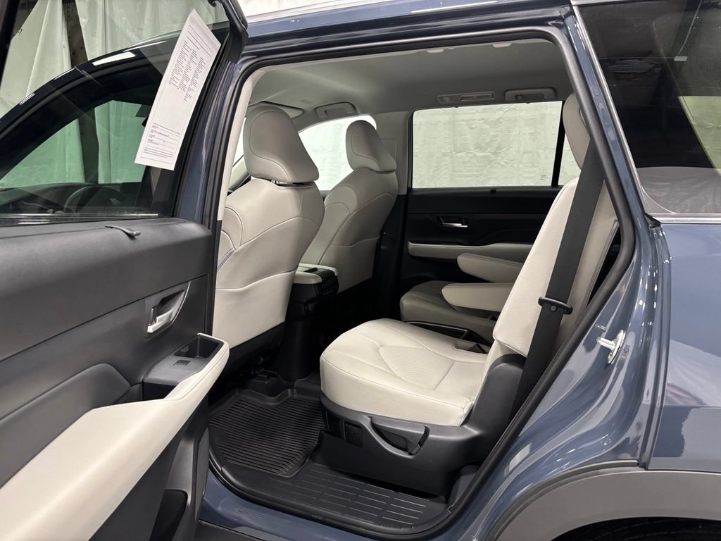 Used 2025 Toyota Grand Highlander AWD image 45