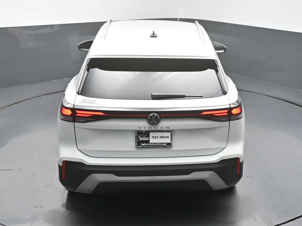 Used 2025 Volkswagen Tiguan SE image 48