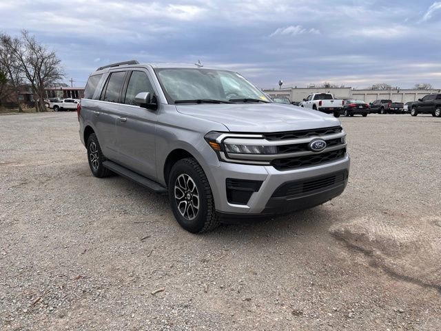 Used 2024 Ford Expedition XLT image 1