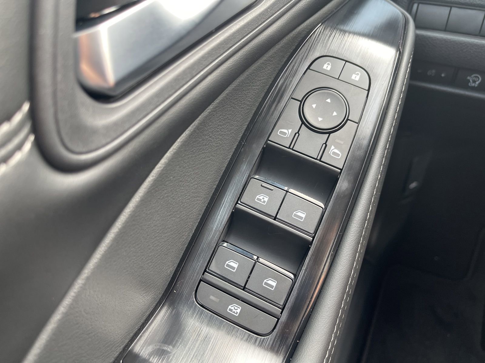New 2026 Nissan Rogue SV image 37