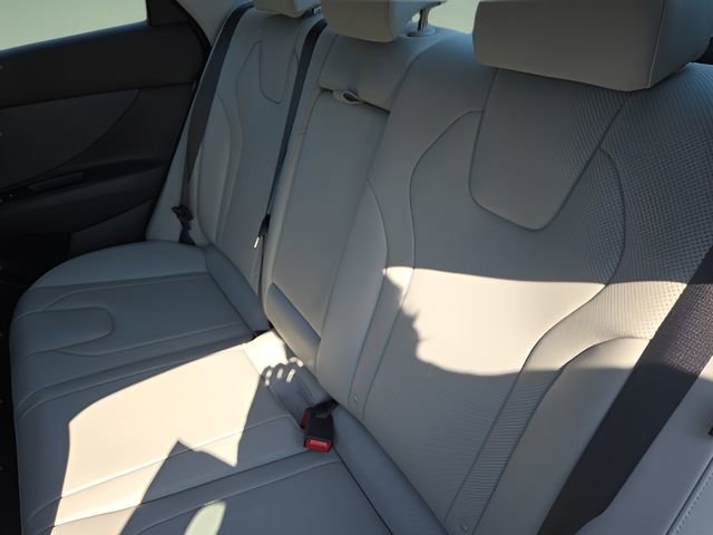 Used 2025 Hyundai Elantra Limited image 25