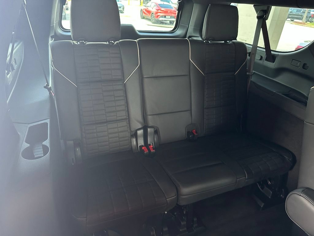 Used 2026 Cadillac Escalade ESV V w/ LPO, ONYX Package AWD/4WD image 37