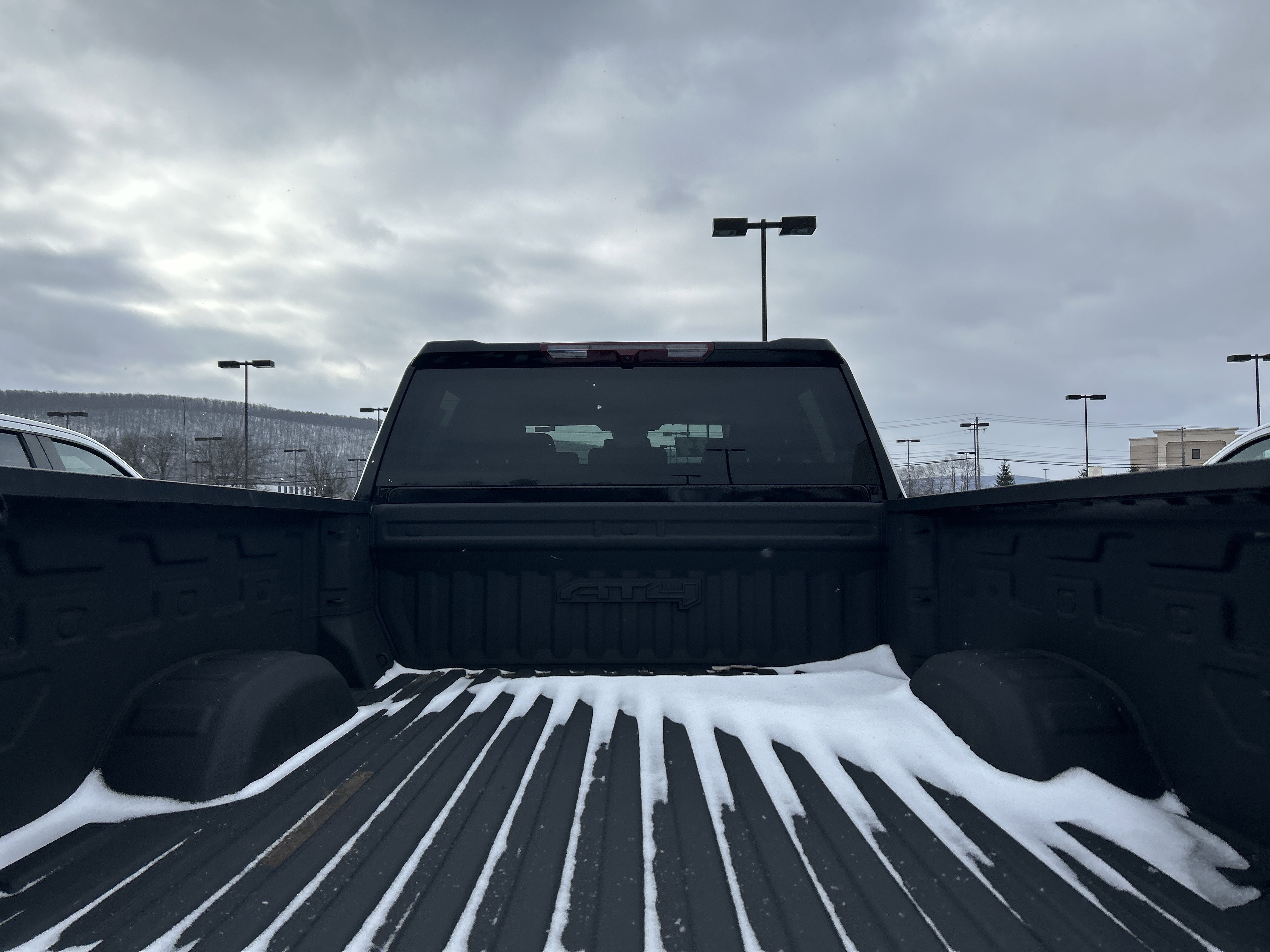 Used 2024 GMC Sierra 2500 AT4 image 9