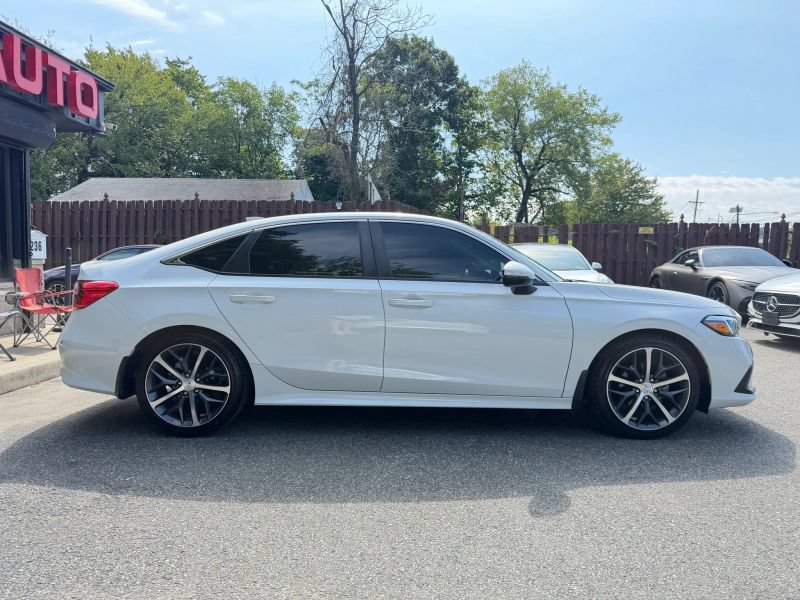 Used 2022 Honda Civic Touring image 5