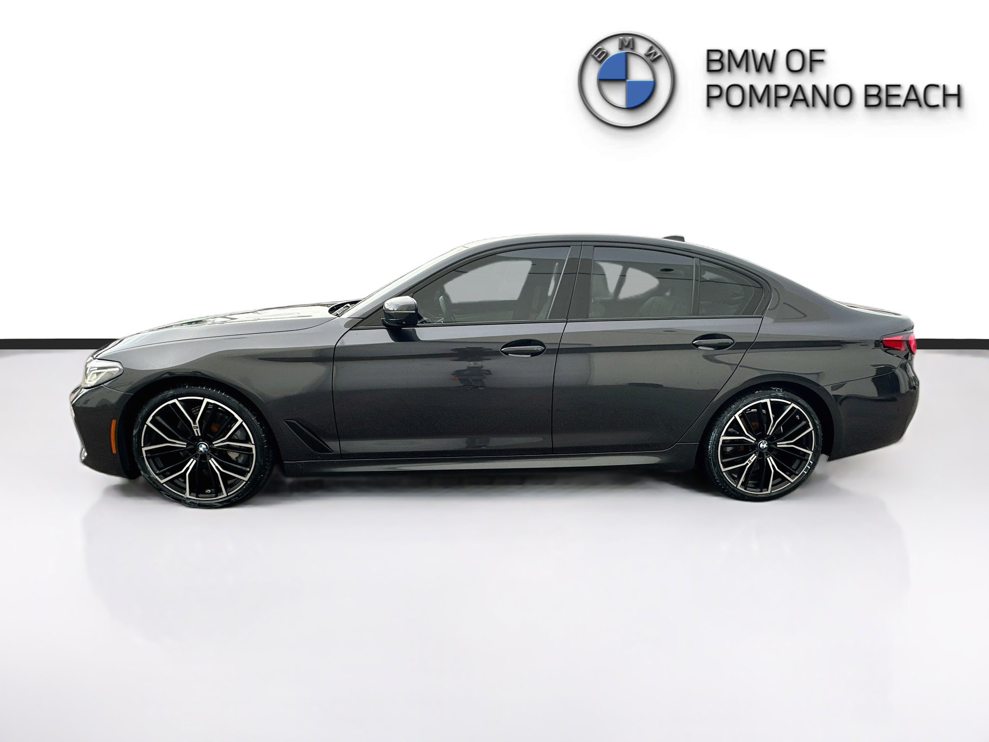 Used 2021 BMW 530i w/ M Sport Package RWD image 4