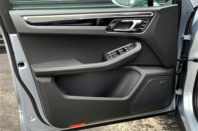 New 2025 Porsche Macan image 27