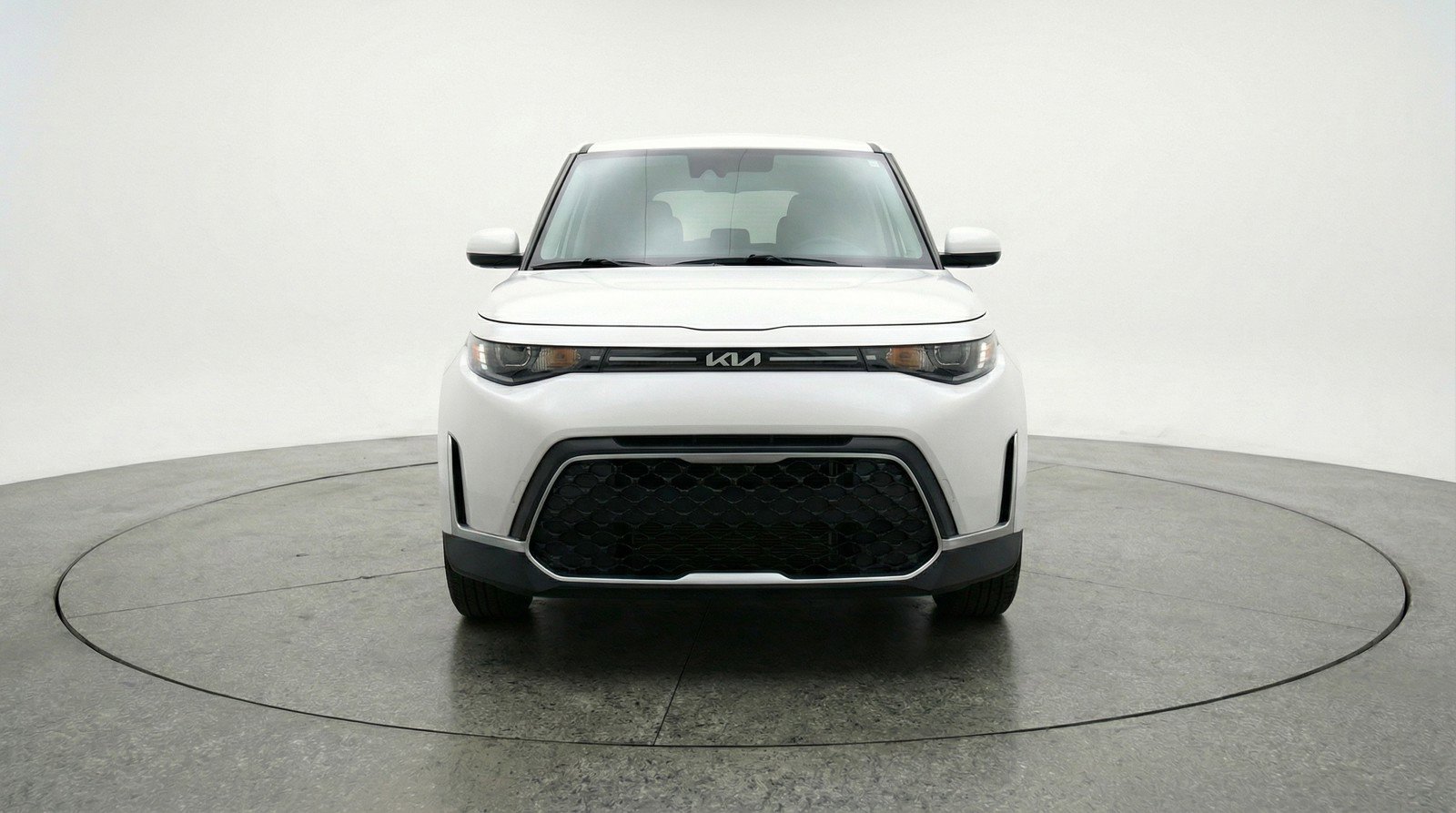 Used 2025 Kia Soul LX w/ LX Technology Package image 2