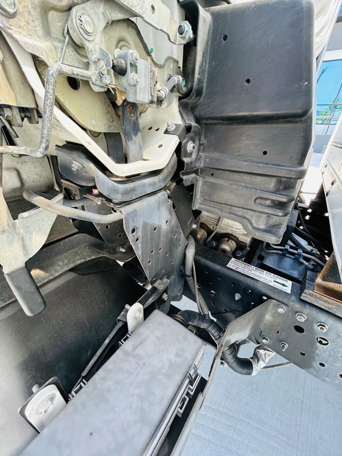 Used 2020 Isuzu NPR RWD image 8