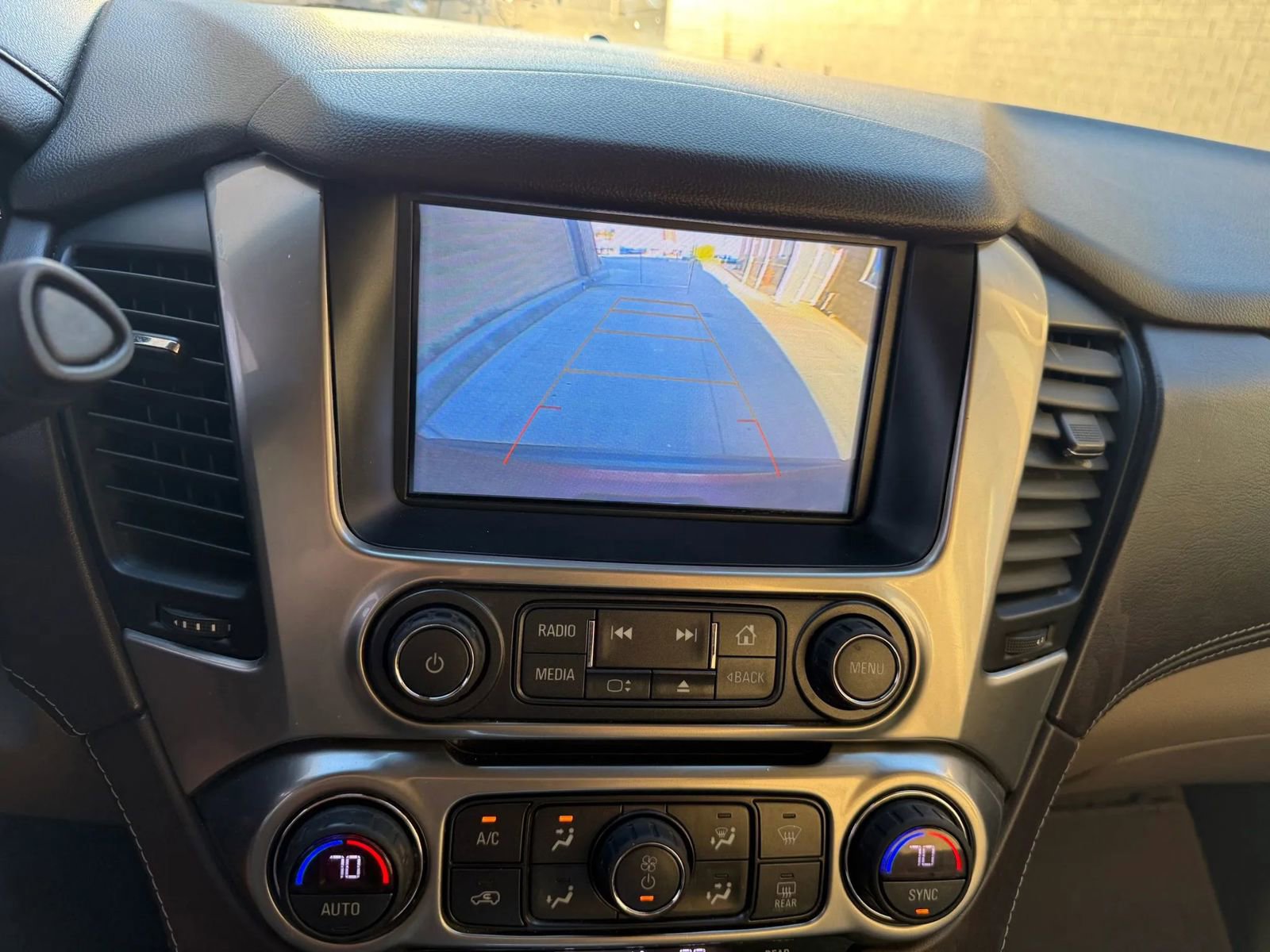 Used 2018 Chevrolet Suburban LT RWD image 18