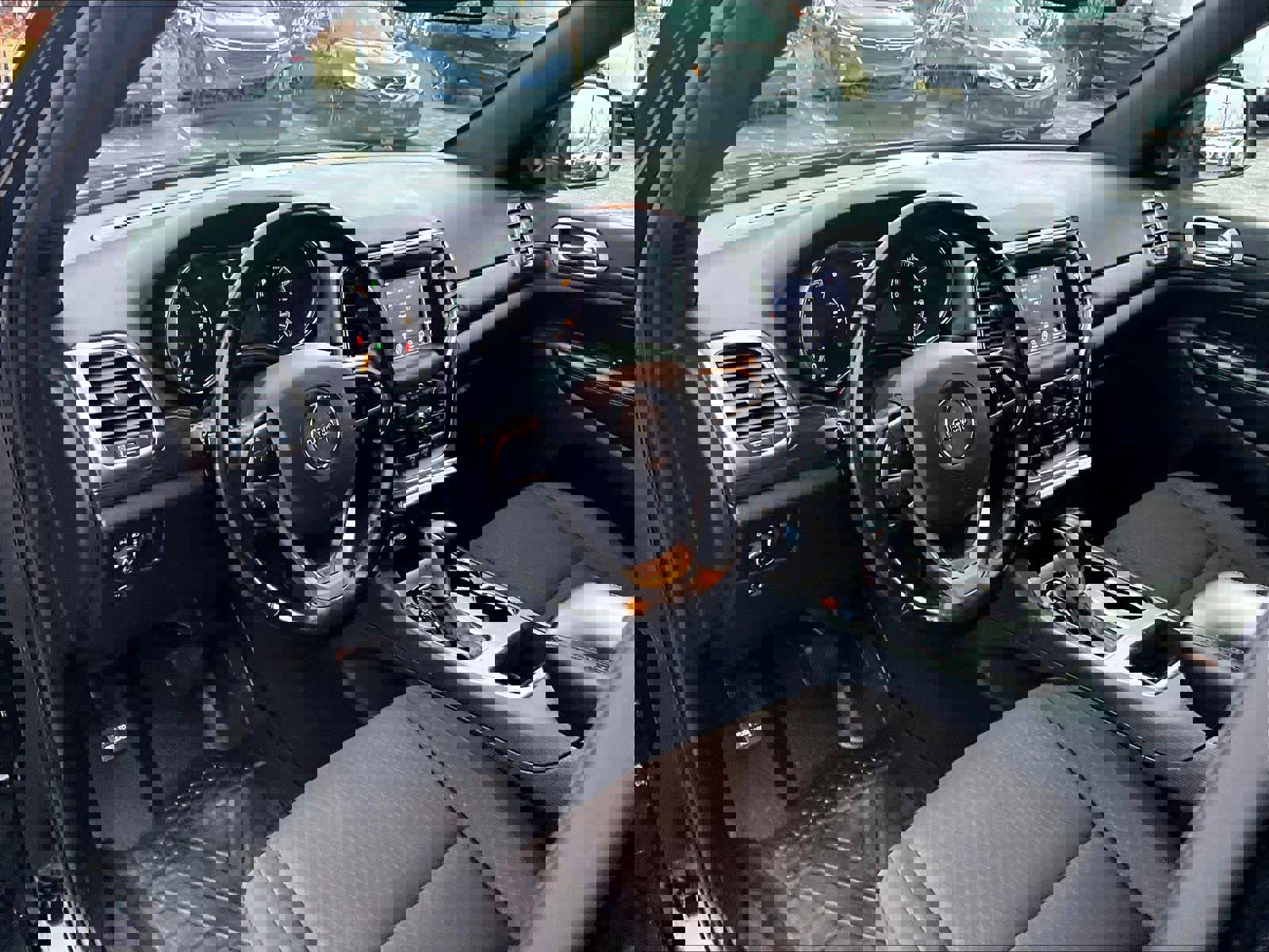 Used 2020 Jeep Grand Cherokee Laredo image 8