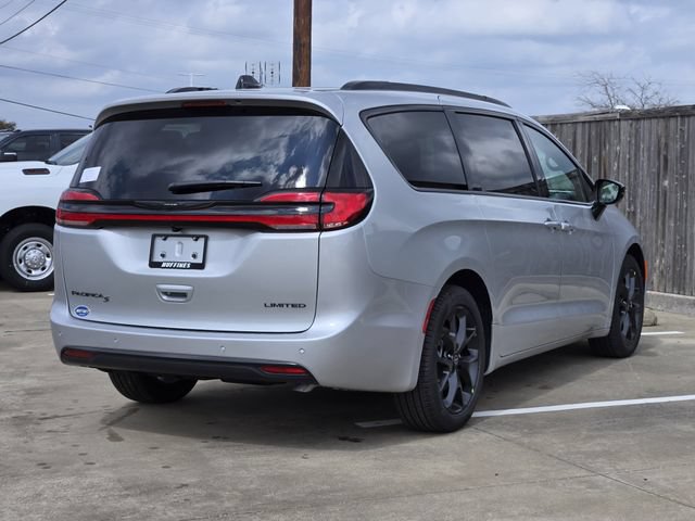 New 2026 Chrysler Pacifica Limited w/ Uconnect Theater Family Group FWD image 4