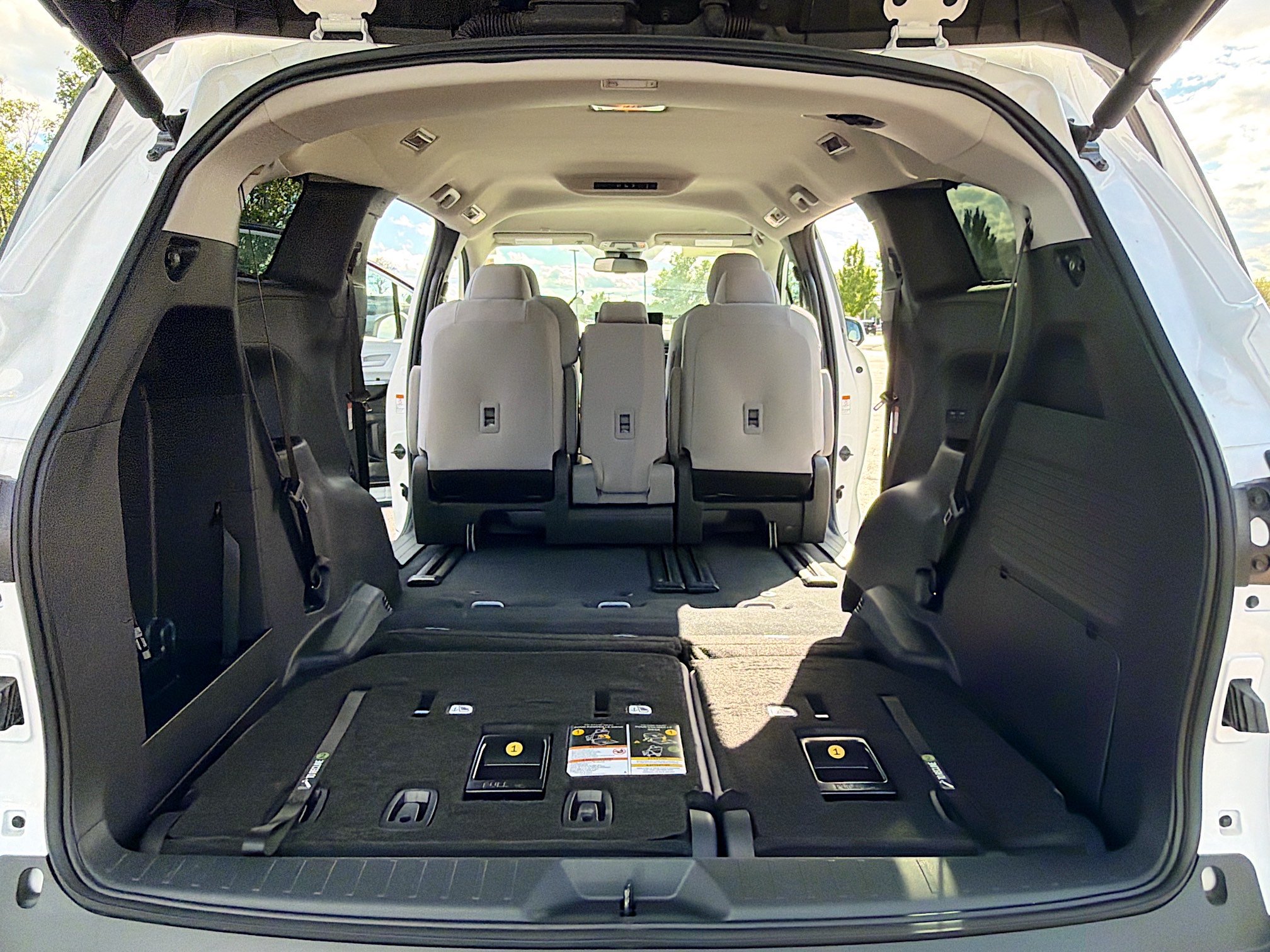 Certified 2026 Toyota Sienna LE FWD image 8