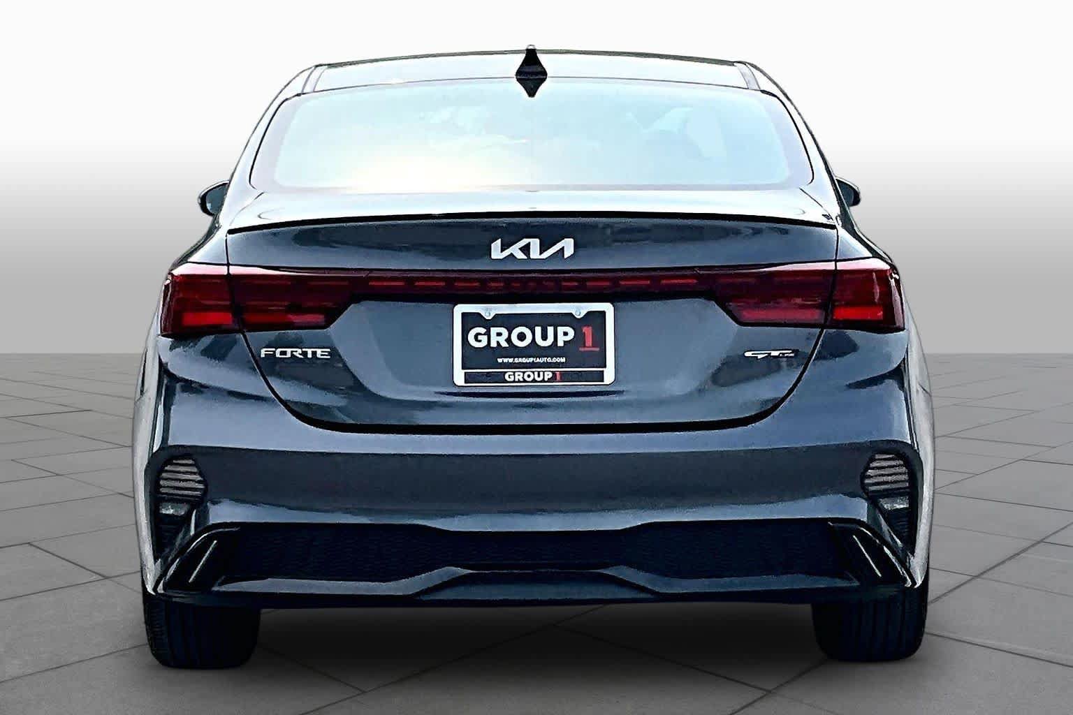 Used 2022 Kia Forte GT-Line w/ GT-Line Premium Package FWD image 5