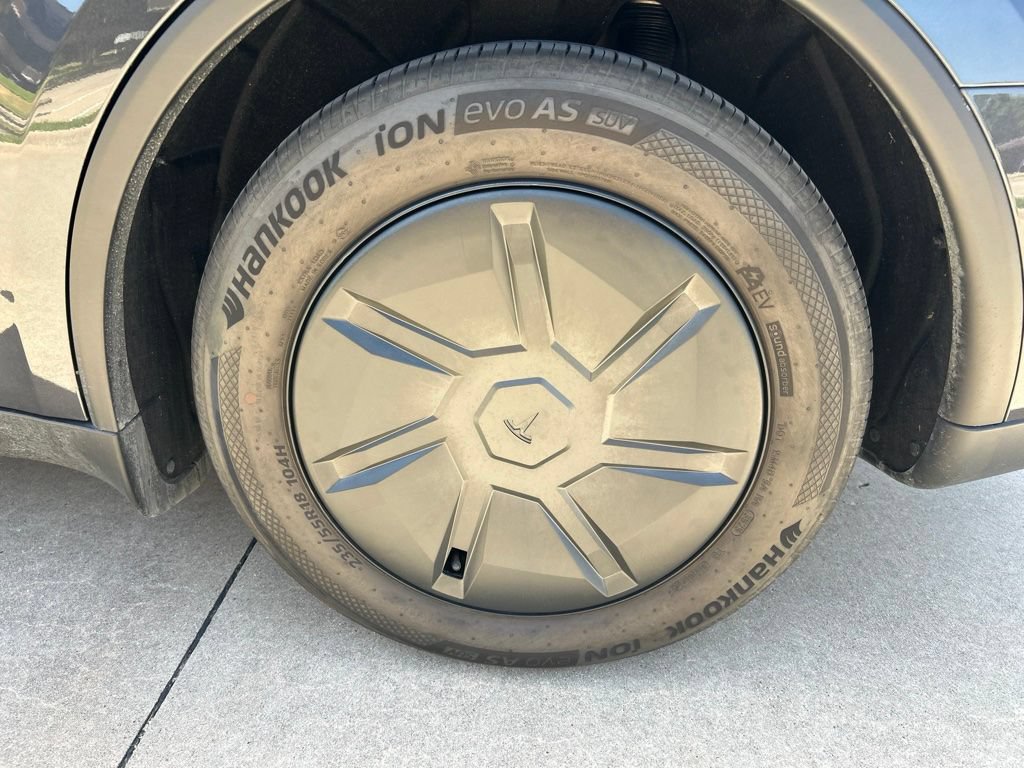 Used 2026 Tesla Model Y 2WD image 16