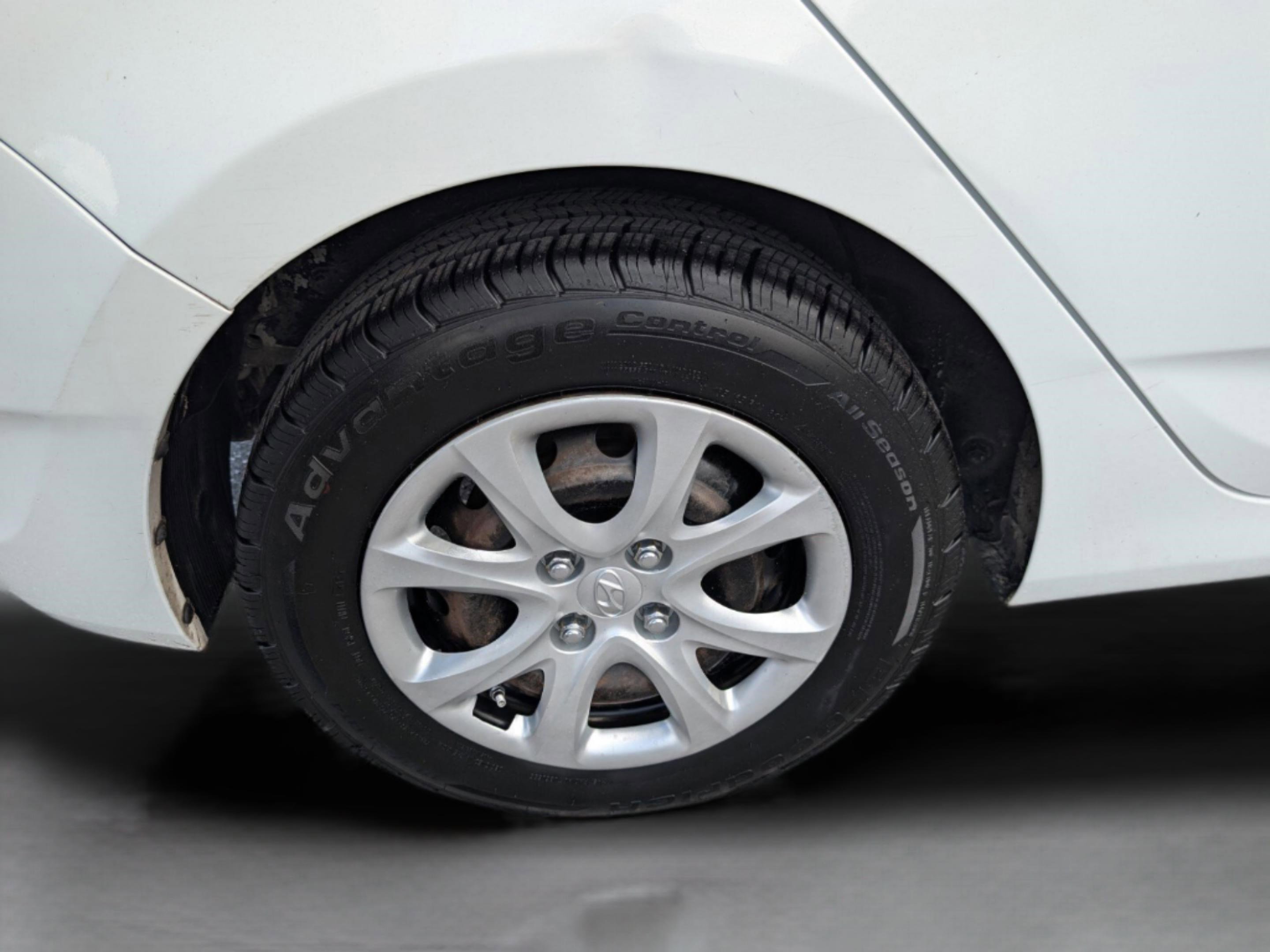 Used 2013 Hyundai Accent GS image 22