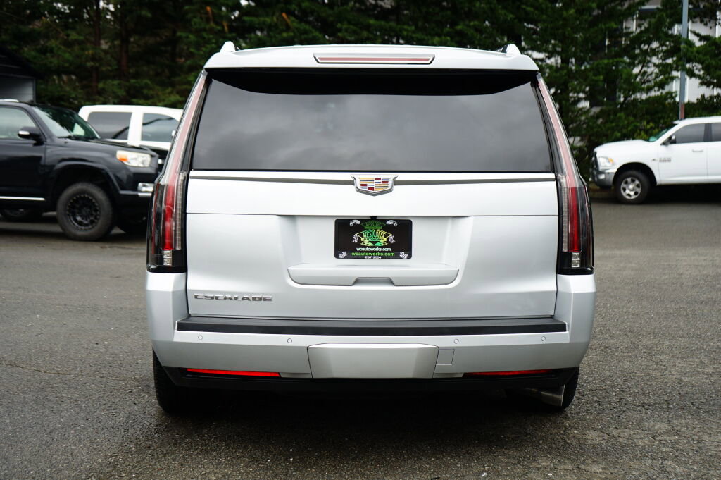 Used 2015 Cadillac Escalade Luxury image 4