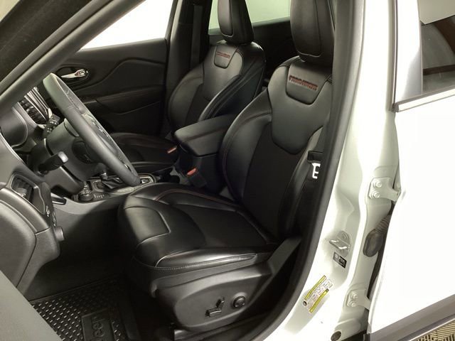Used 2023 Jeep Cherokee Trailhawk image 16