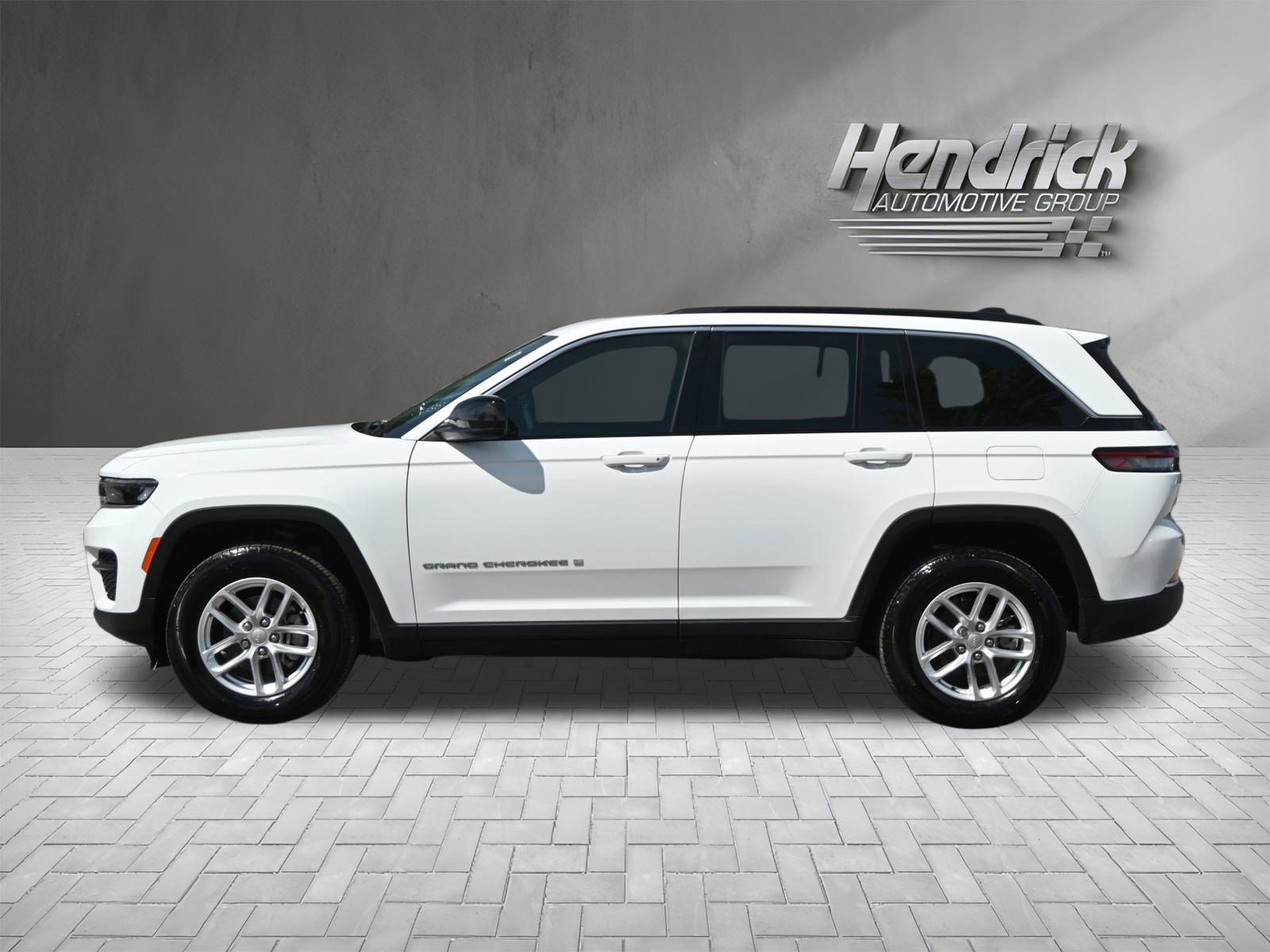 Used 2025 Jeep Grand Cherokee Laredo X image 10