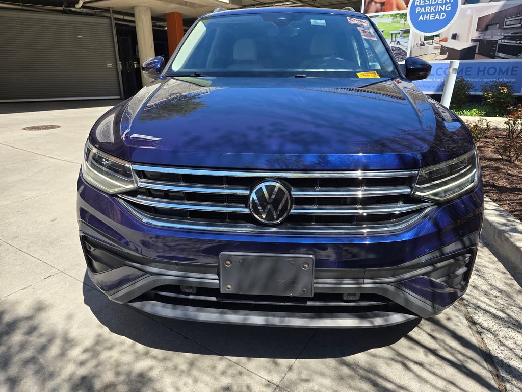 Used 2023 Volkswagen Tiguan SE w/ Panoramic Sunroof Package image 2