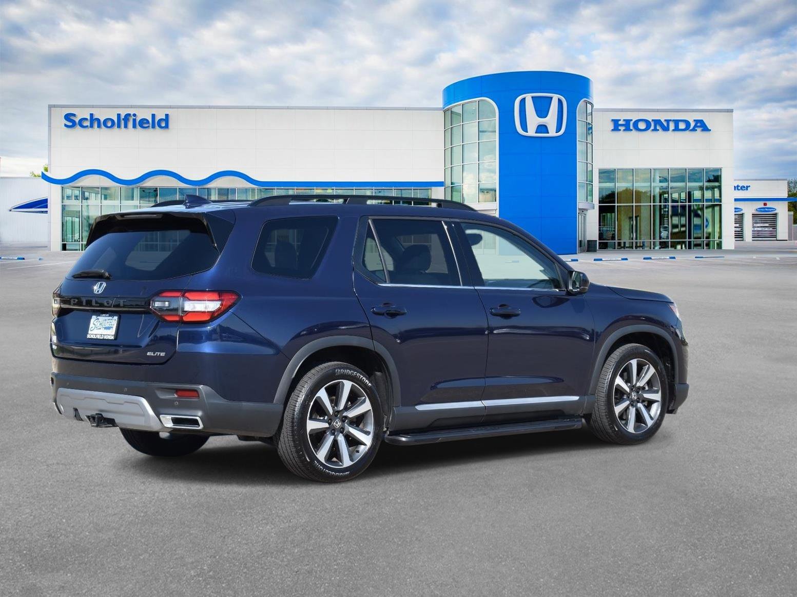 Used 2023 Honda Pilot Elite image 3