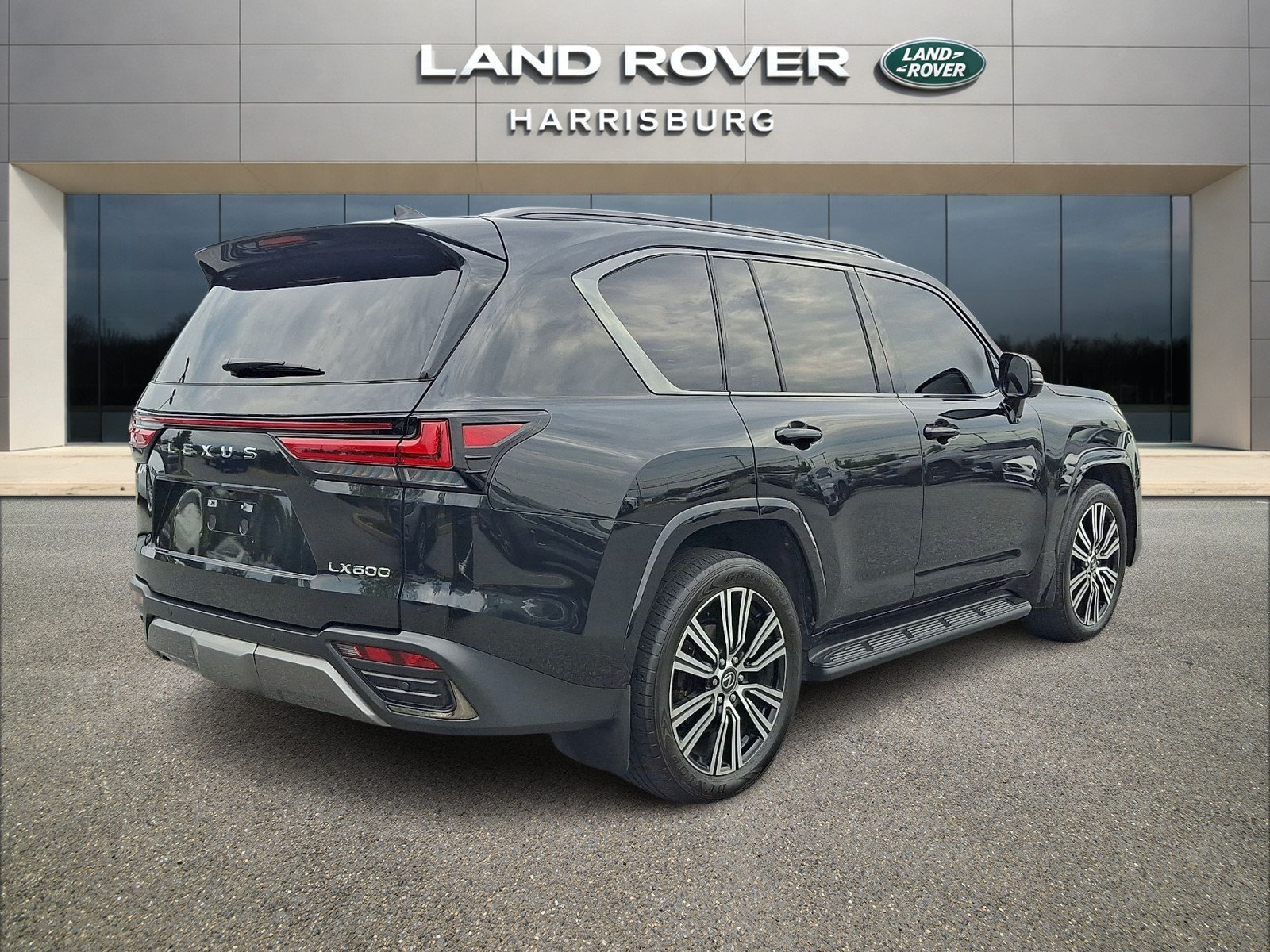 Used 2024 Lexus LX 600 4WD w/ Appearance Package image 4
