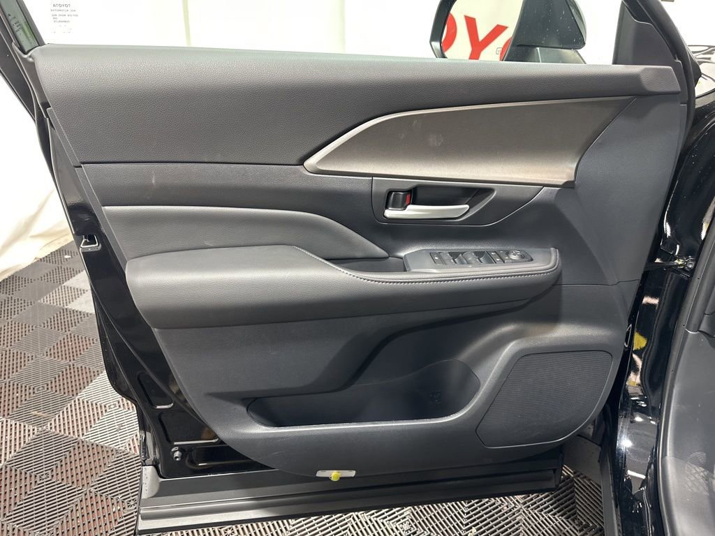 Used 2026 Toyota Grand Highlander XLE image 21
