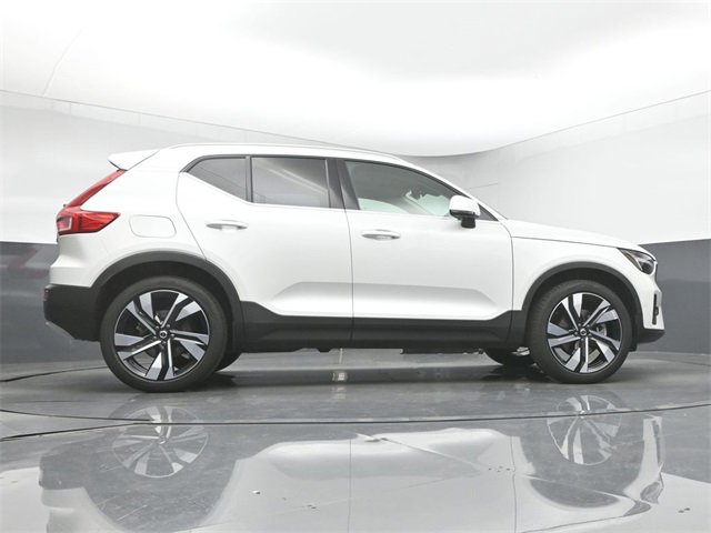 Used 2024 Volvo XC40 B5 Plus w/ Protection Package Premier image 41