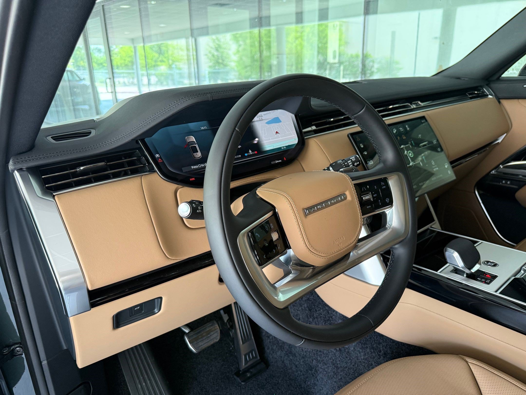 New 2026 Land Rover Range Rover Long Wheelbase SE AWD/4WD image 4