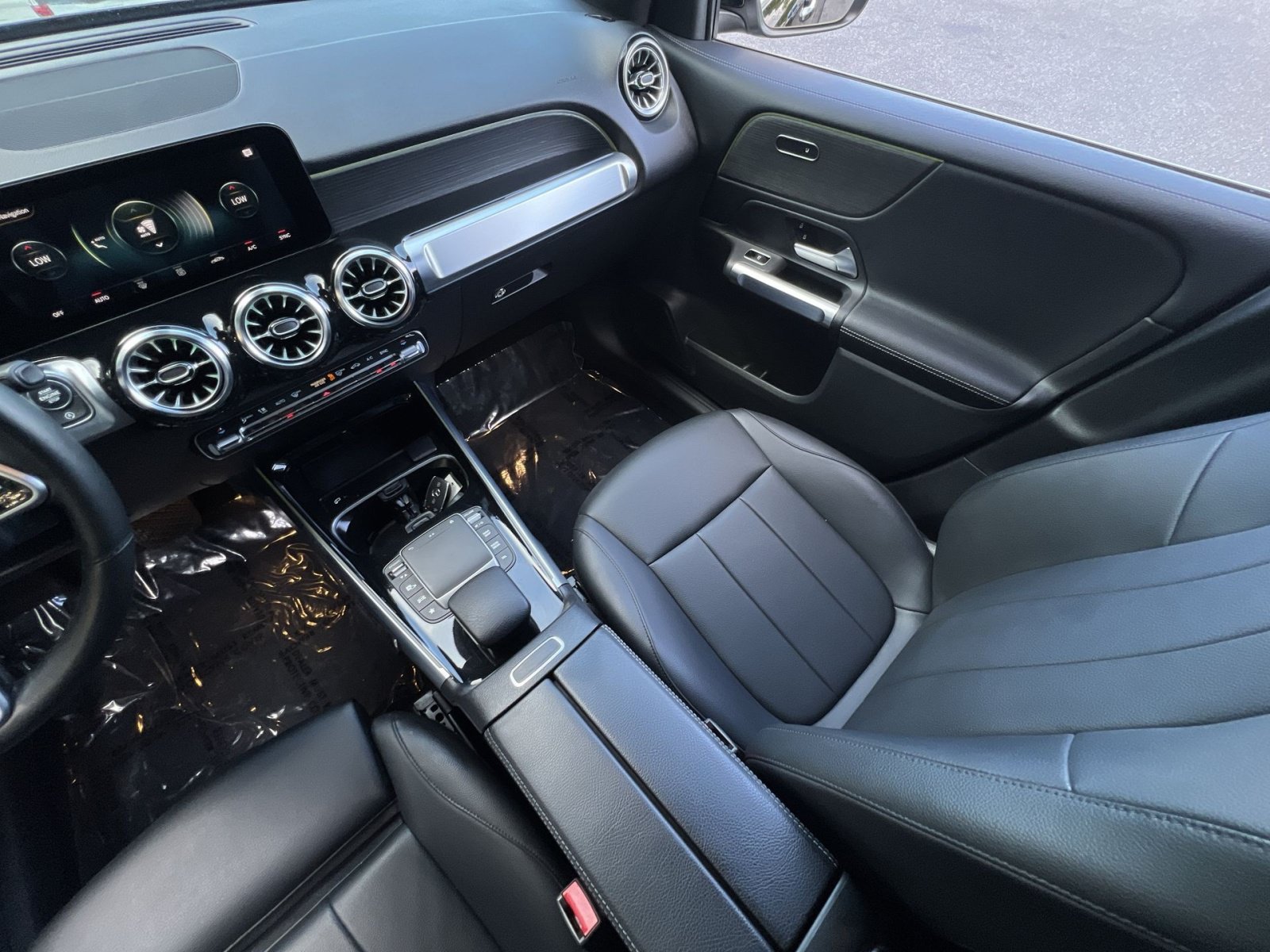 Used 2022 Mercedes-Benz GLB 250 4MATIC w/ Premium Package Lite image 14