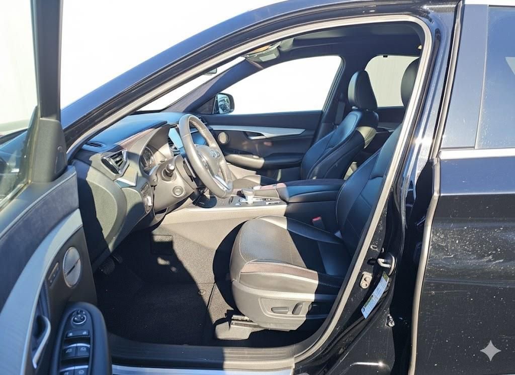 Used 2019 INFINITI QX50 Essential w/ Sensory Package AWD/4WD image 17
