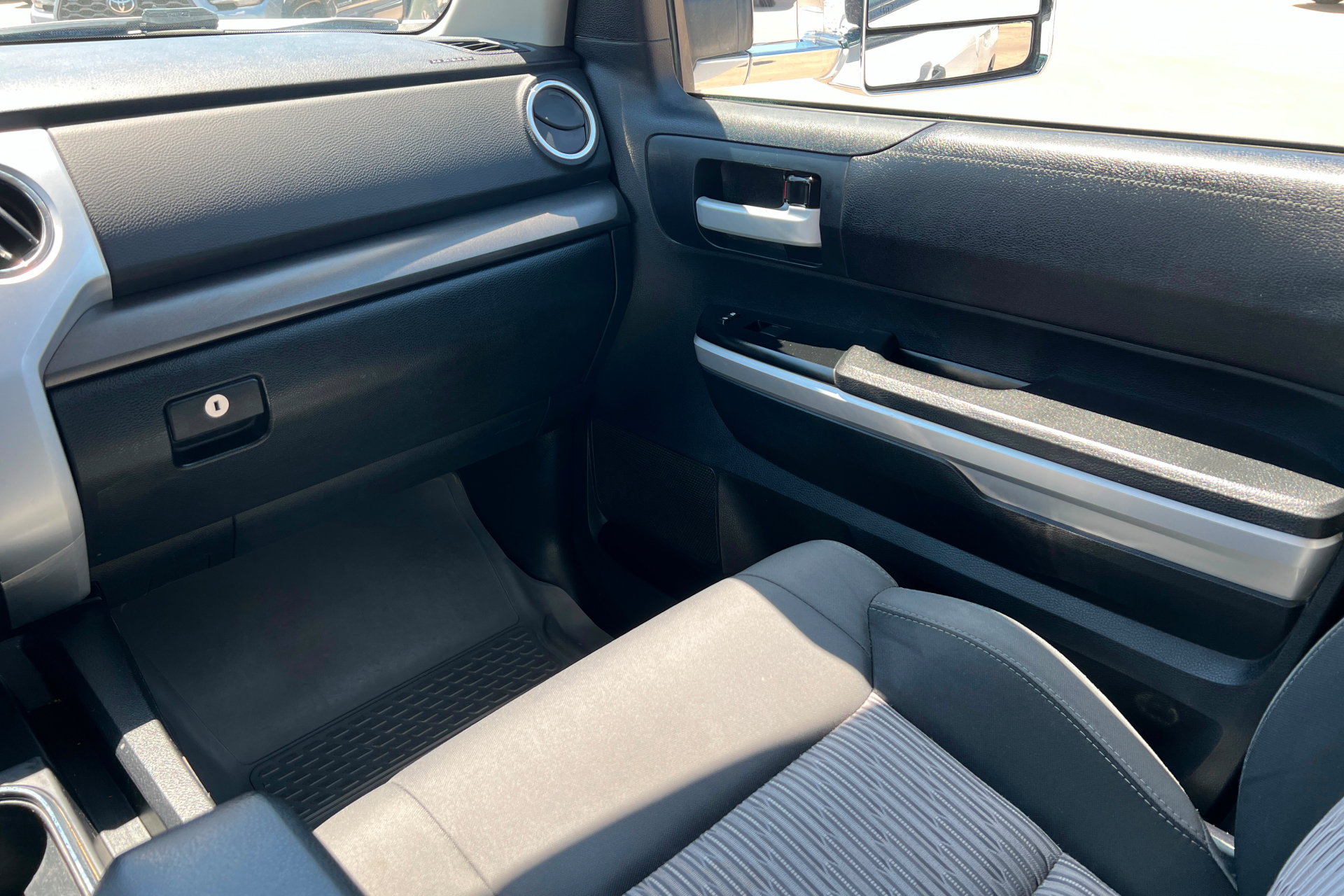 Used 2014 Toyota Tundra SR5 w/ TRD Off Road Package AWD/4WD image 11