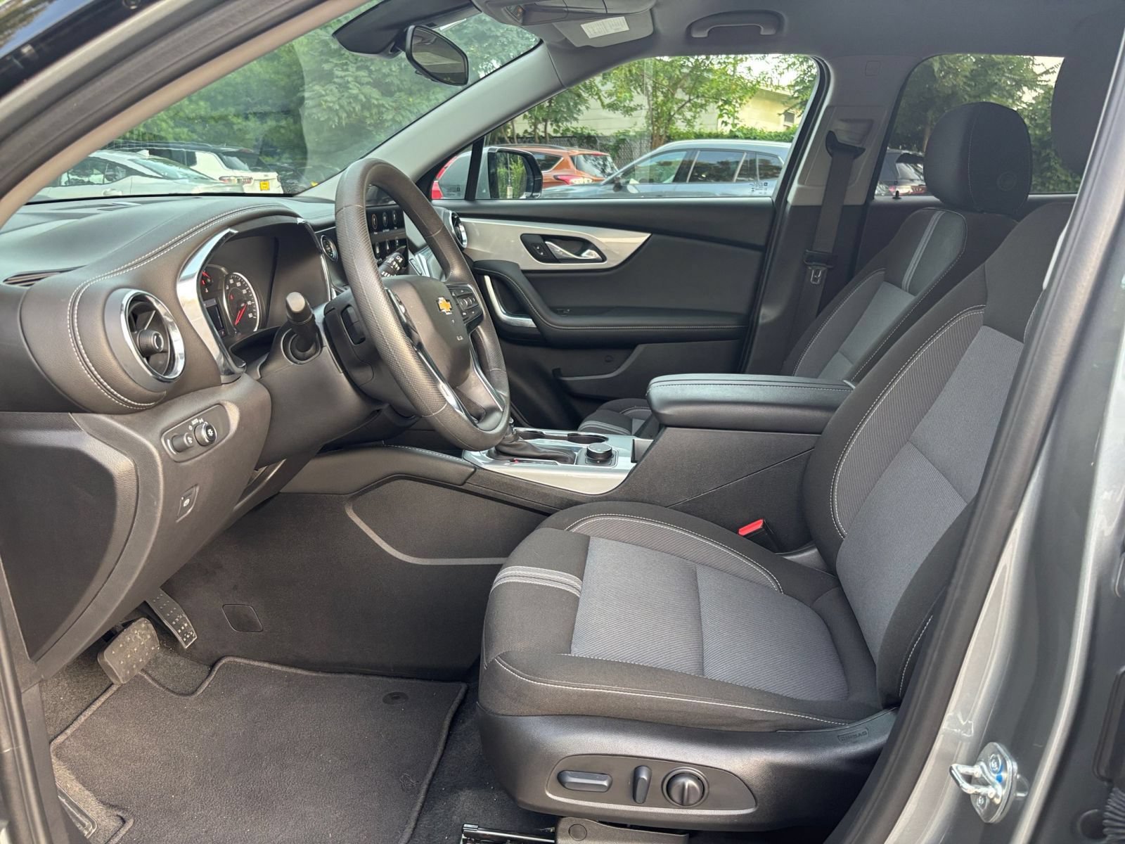 Used 2025 Chevrolet Blazer LT FWD image 27