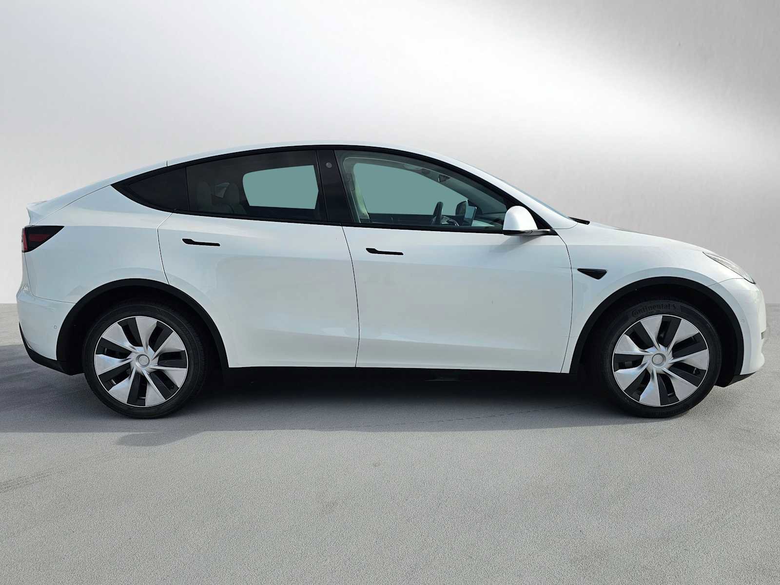 Used 2021 Tesla Model Y Long Range image 2