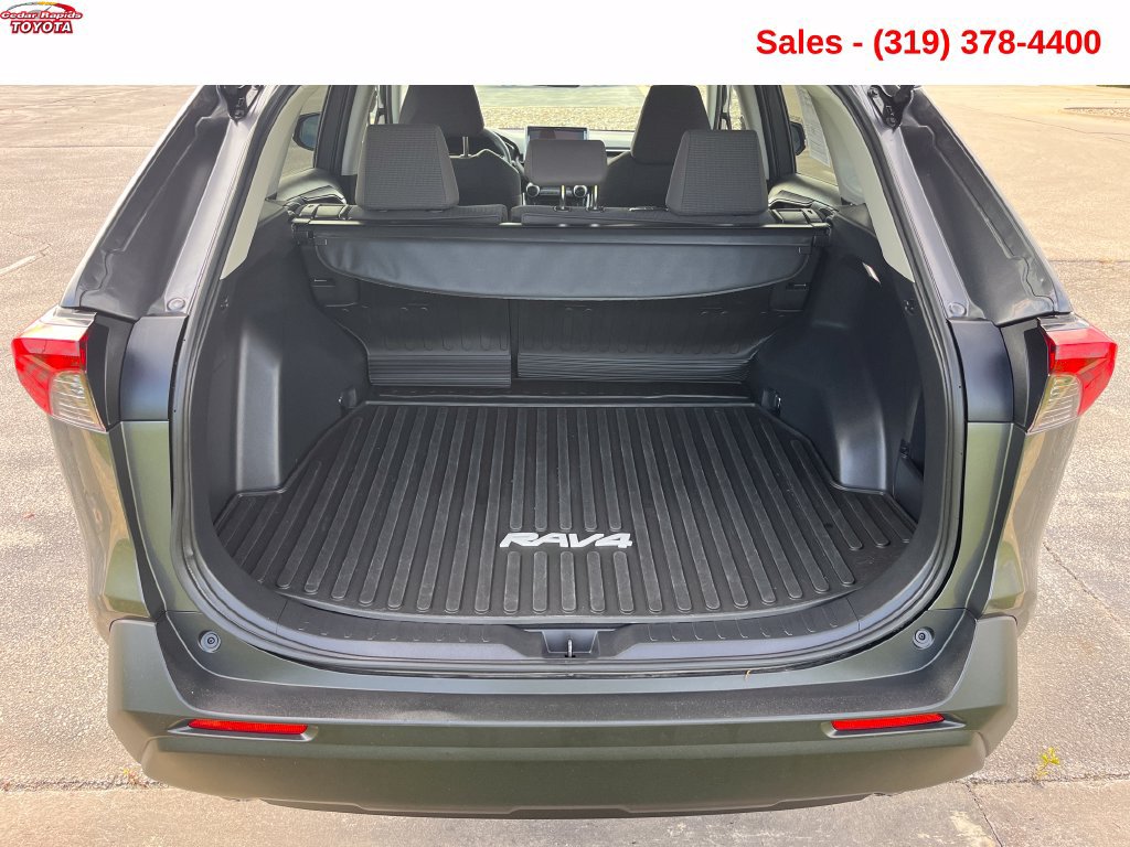 Used 2023 Toyota RAV4 LE AWD/4WD image 5
