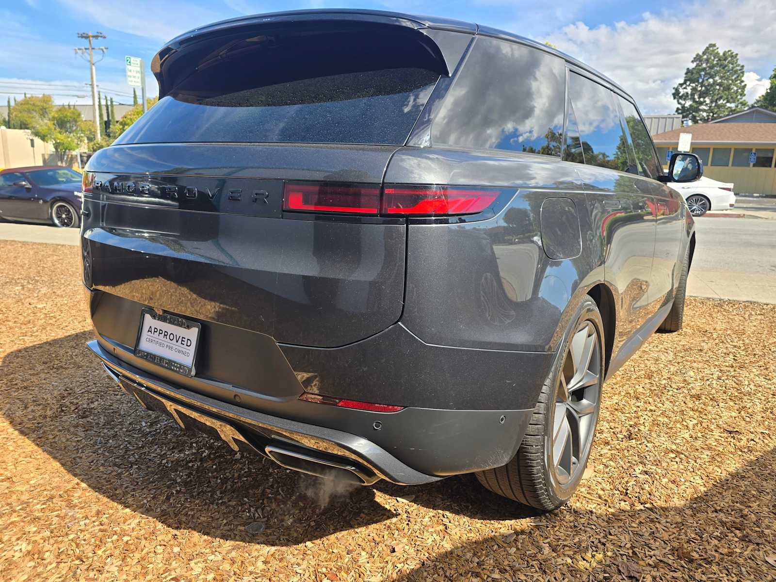 Used 2024 Land Rover Range Rover Sport SE AWD/4WD image 3