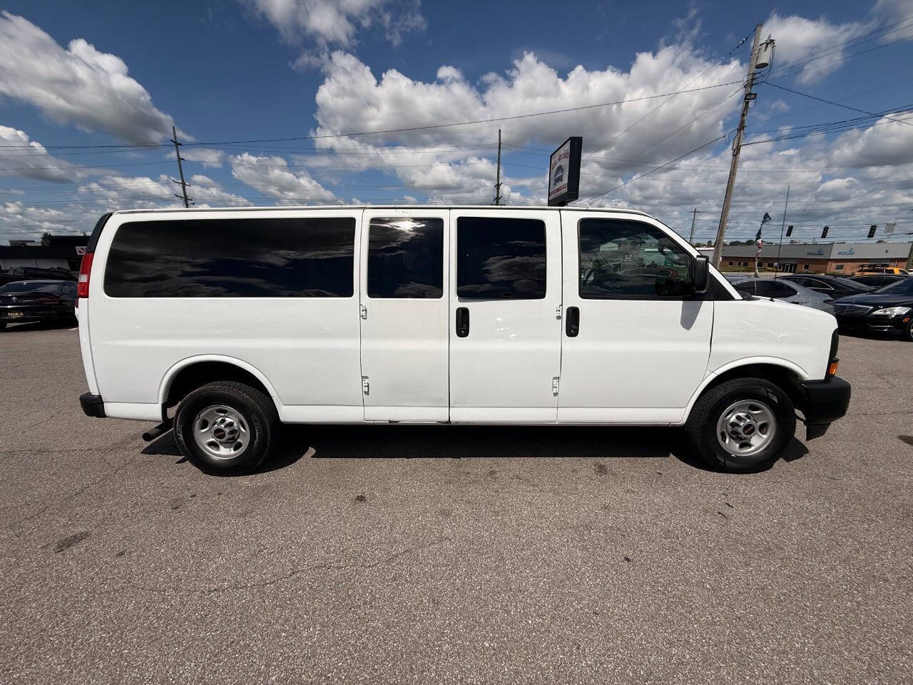Used 2017 GMC Savana 3500 LS RWD image 5