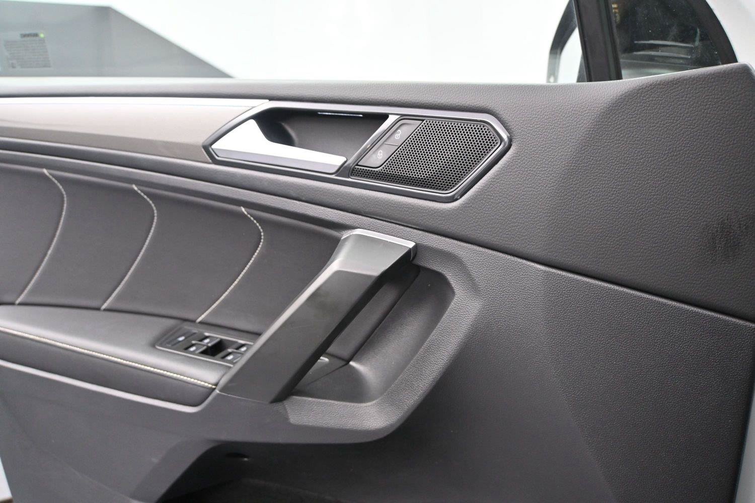 Certified 2024 Volkswagen Tiguan SE R-Line AWD/4WD image 6