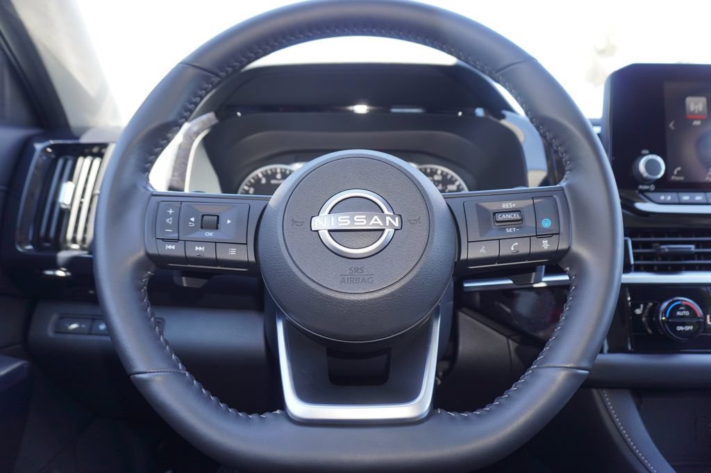 Used 2025 Nissan Pathfinder SV FWD image 25